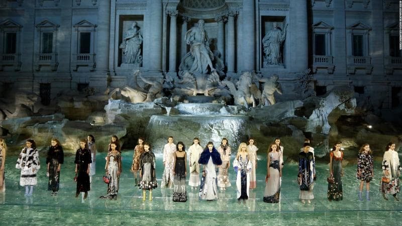 Mame Fashion Dictionary: Fendi Fashion Show at the Trevi Fountain